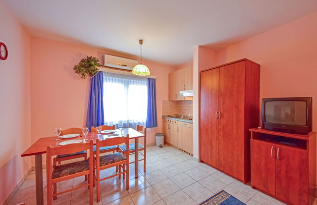 2 bedroom Apartment in Karlobag with swimming pool - Photo 5