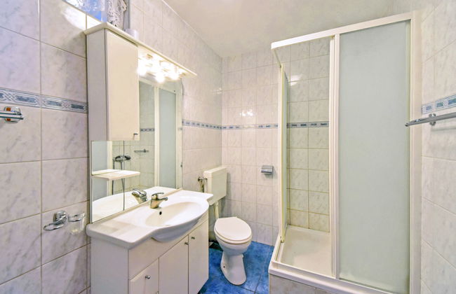 2 bedroom Apartment in Karlobag with swimming pool - Photo 8