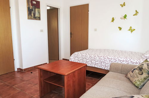 Foto 19 - Casa con 4 camere da letto a Labin con piscina privata e giardino