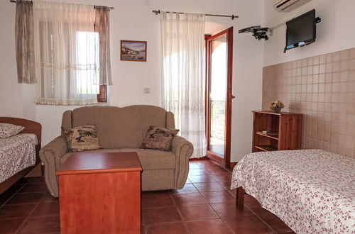 Foto 16 - Casa con 4 camere da letto a Labin con piscina privata e giardino