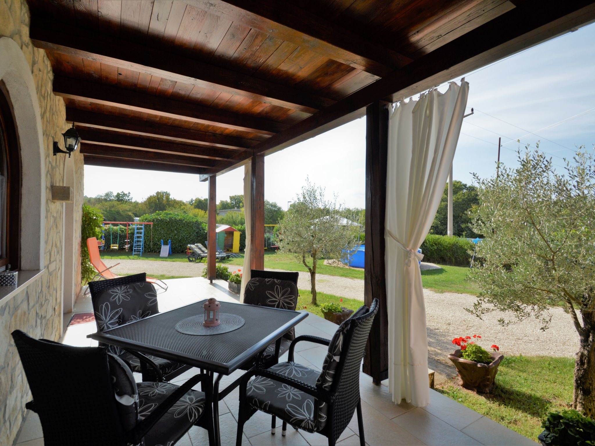 Photo 4 - Maison de 1 chambre à Kanfanar avec piscine privée et vues à la mer