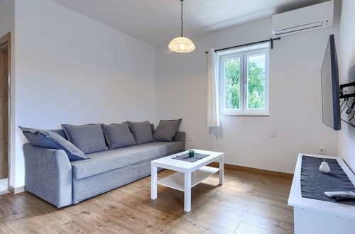 Foto 36 - Casa con 2 camere da letto a Cerovlje con piscina privata e giardino