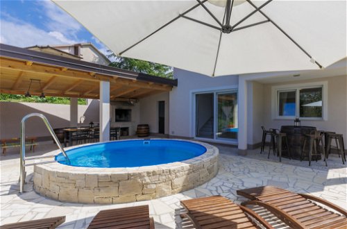 Foto 36 - Casa de 2 quartos em Cerovlje com piscina privada e terraço