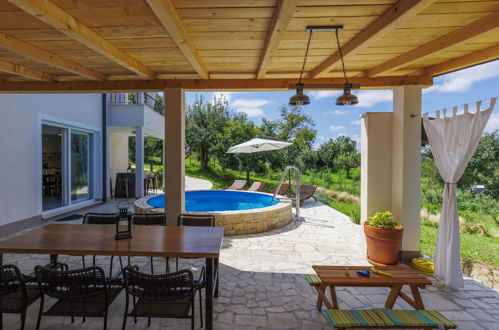 Foto 9 - Casa de 2 quartos em Cerovlje com piscina privada e terraço