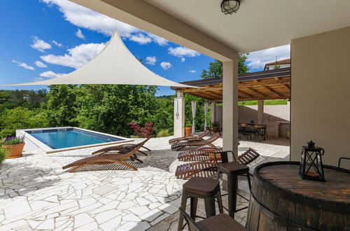 Foto 16 - Casa con 2 camere da letto a Cerovlje con piscina privata e giardino