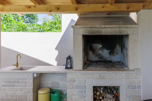 Photo 10 - Maison de 2 chambres à Cerovlje avec piscine privée et terrasse