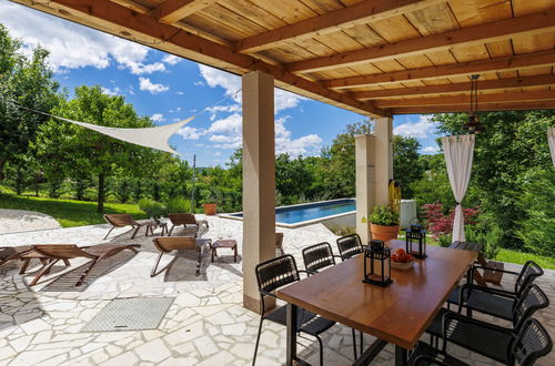 Foto 2 - Casa con 2 camere da letto a Cerovlje con piscina privata e giardino