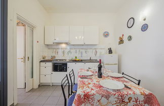 Foto 2 - Apartamento de 2 quartos em Viareggio com terraço e vistas do mar