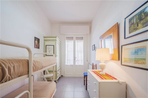 Photo 4 - Appartement de 2 chambres à Viareggio avec terrasse et vues à la mer