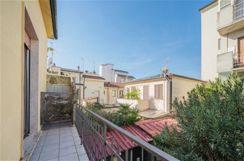 Foto 16 - Apartamento de 2 quartos em Viareggio com terraço e vistas do mar