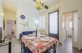 Foto 1 - Apartamento de 2 habitaciones en Viareggio con terraza y vistas al mar