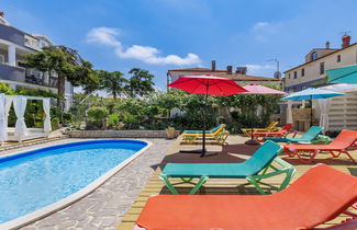 Photo 1 - Apartment in Umag with swimming pool and garden