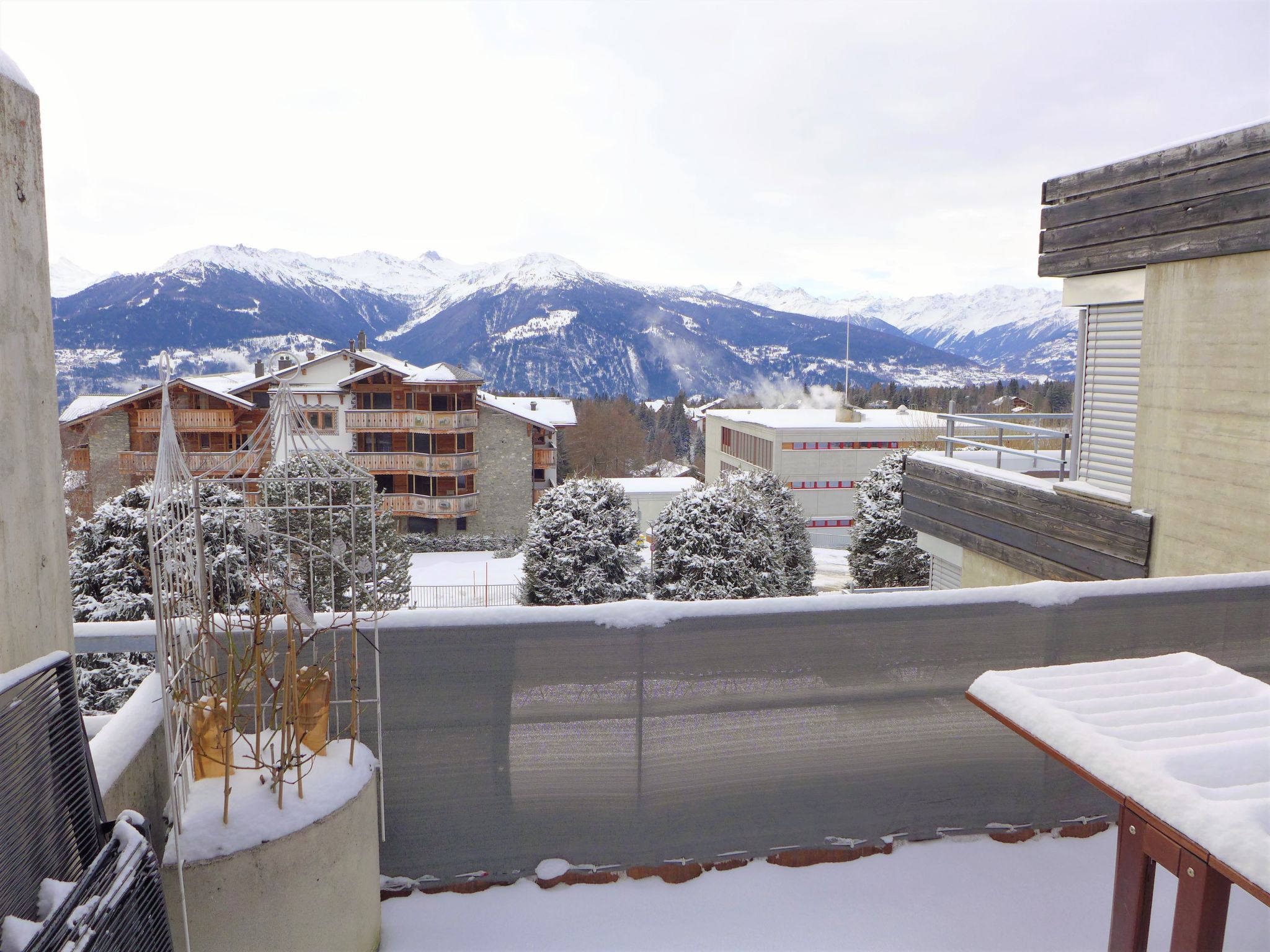 Foto 27 - Appartamento a Crans-Montana con piscina e vista sulle montagne