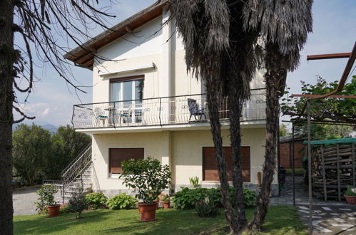 Foto 18 - Apartamento de 1 habitación en Porto Valtravaglia con jardín y vistas a la montaña