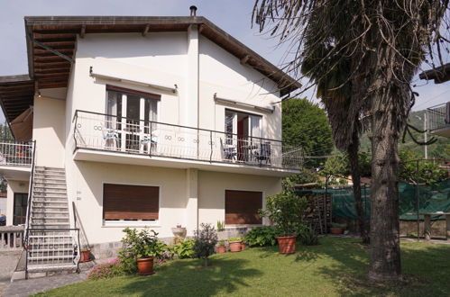 Foto 1 - Apartamento de 1 habitación en Porto Valtravaglia con jardín y vistas a la montaña