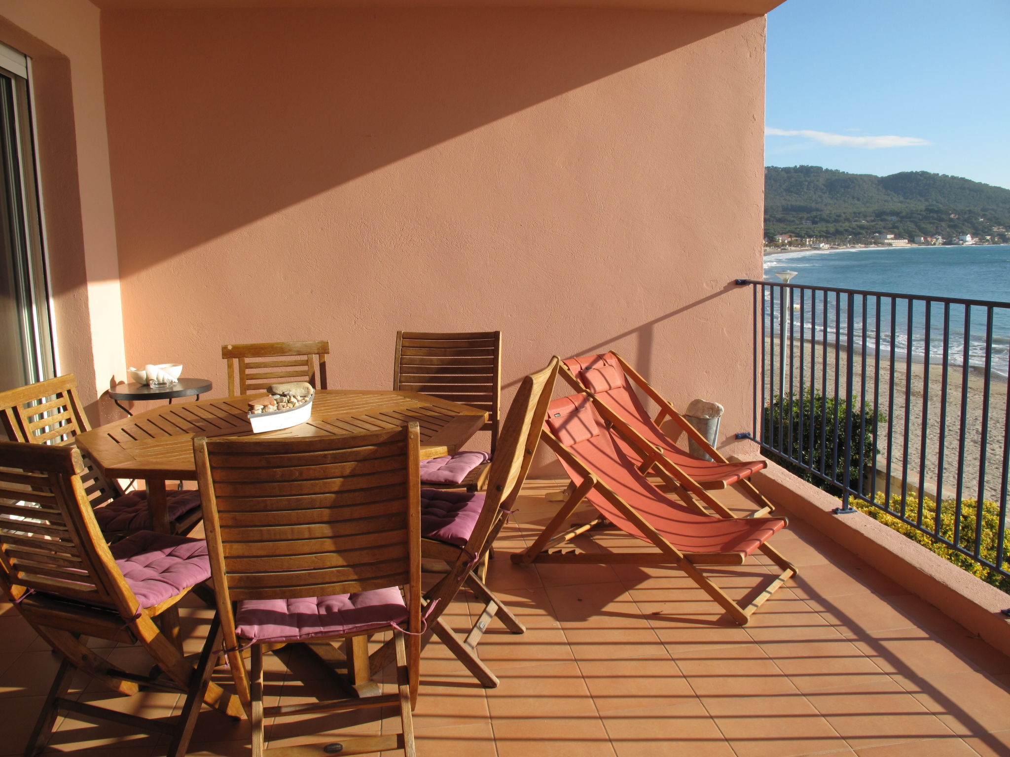 Foto 1 - Apartamento de 3 quartos em Saint-Cyr-sur-Mer com vistas do mar