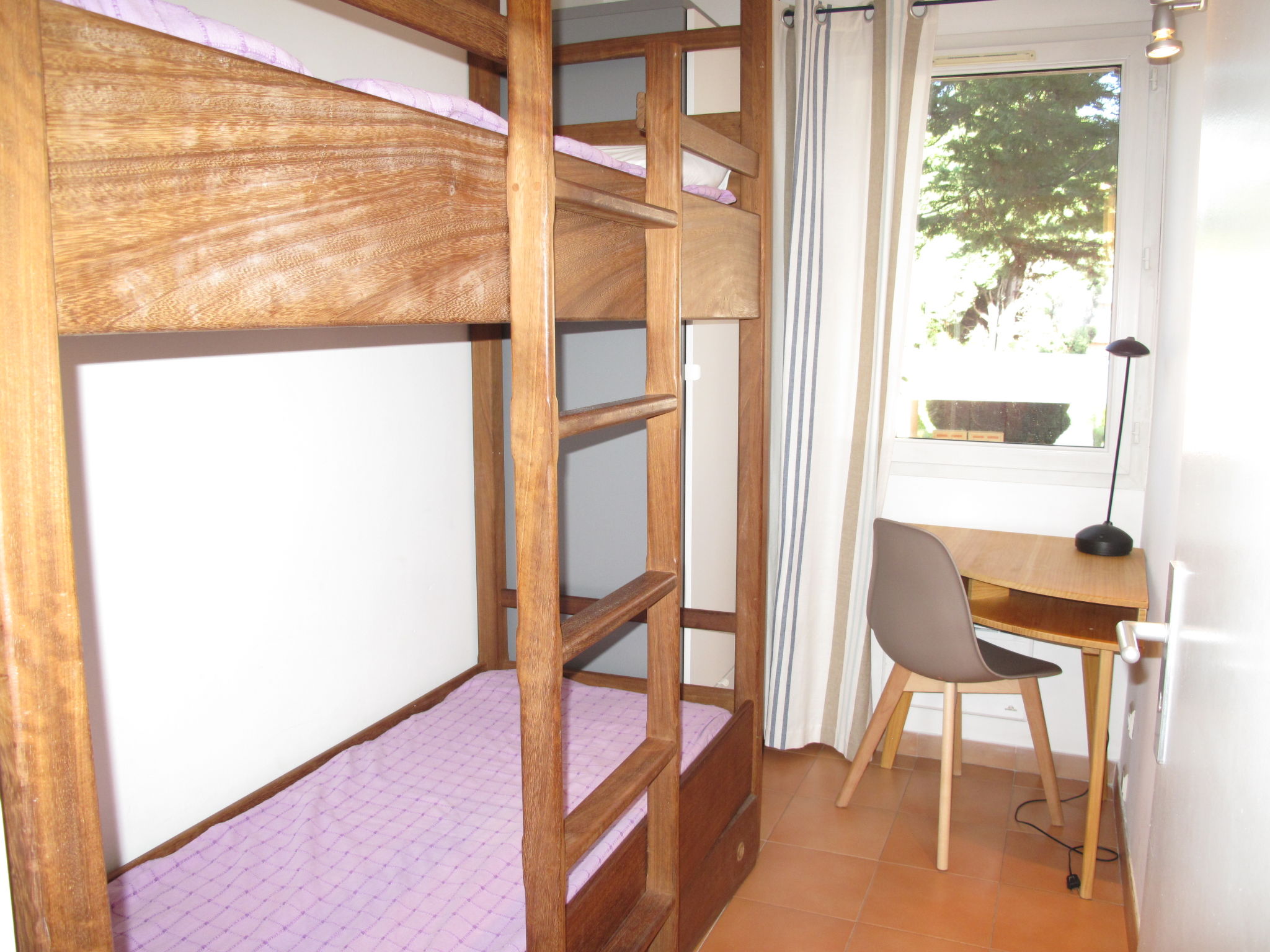 Foto 12 - Apartamento de 3 habitaciones en Saint-Cyr-sur-Mer con vistas al mar