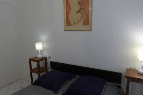 Foto 13 - Appartamento con 2 camere da letto a Nizza con vista mare