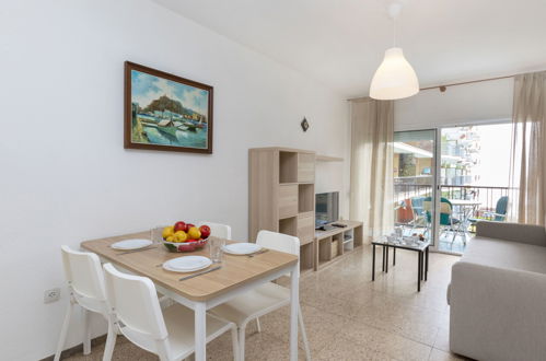 Photo 3 - 2 bedroom Apartment in Blanes with swimming pool and sea view
