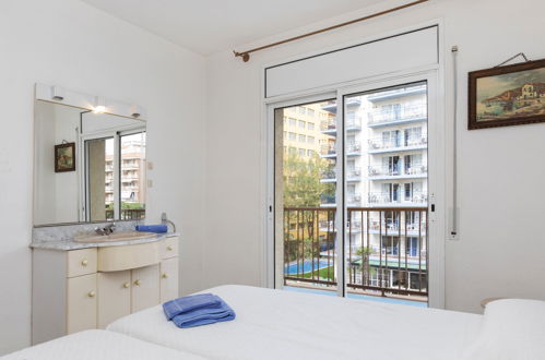 Foto 16 - Appartamento con 2 camere da letto a Blanes con piscina e vista mare