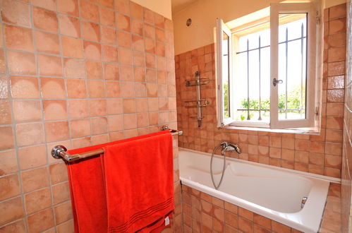 Foto 54 - Casa de 4 quartos em Cucuron com piscina privada e jardim