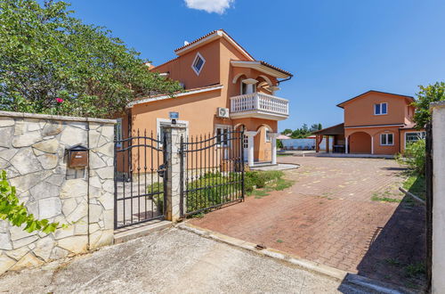 Photo 39 - Maison de 6 chambres à Pula avec piscine privée et jardin