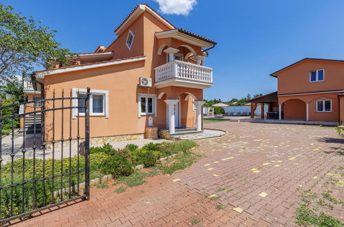 Photo 38 - Maison de 6 chambres à Pula avec piscine privée et jardin