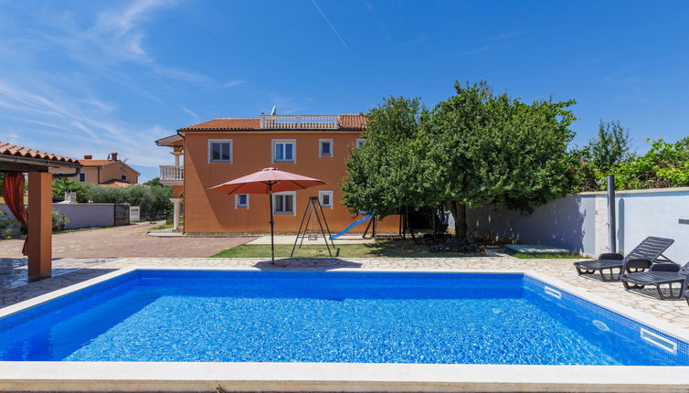 Photo 1 - Maison de 6 chambres à Pula avec piscine privée et jardin