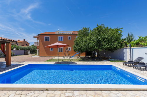 Photo 1 - Maison de 6 chambres à Pula avec piscine privée et jardin