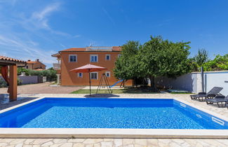 Foto 1 - Casa de 6 quartos em Pula com piscina privada e jardim