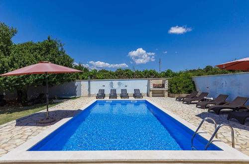Photo 12 - Maison de 6 chambres à Pula avec piscine privée et jardin