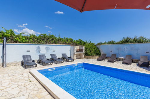 Photo 14 - Maison de 6 chambres à Pula avec piscine privée et jardin