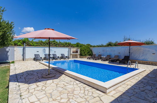 Photo 13 - Maison de 6 chambres à Pula avec piscine privée et jardin