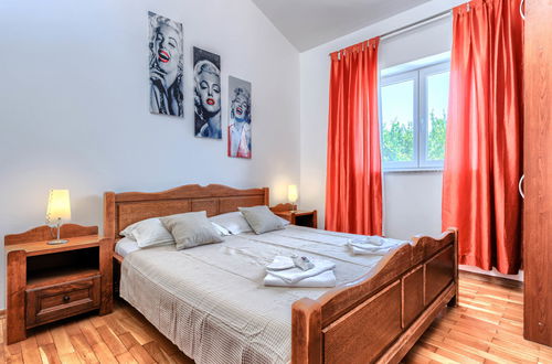 Photo 6 - Maison de 6 chambres à Pula avec piscine privée et jardin