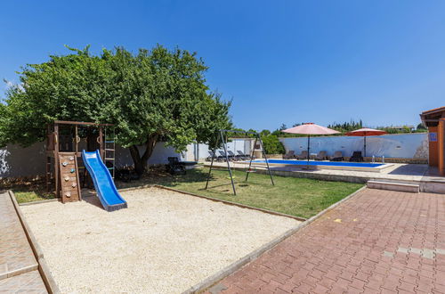 Photo 15 - Maison de 6 chambres à Pula avec piscine privée et jardin