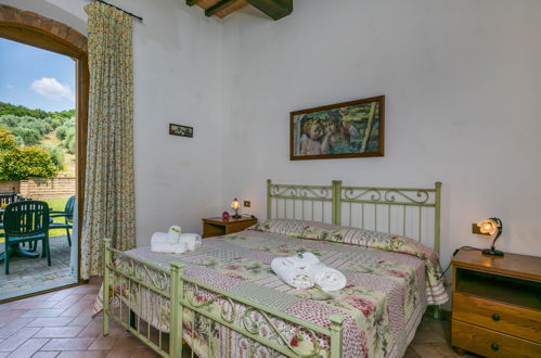 Foto 19 - Apartment mit 1 Schlafzimmer in Capraia e Limite mit schwimmbad