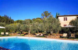 Photo 2 - 2 bedroom Apartment in Siena with swimming pool and garden