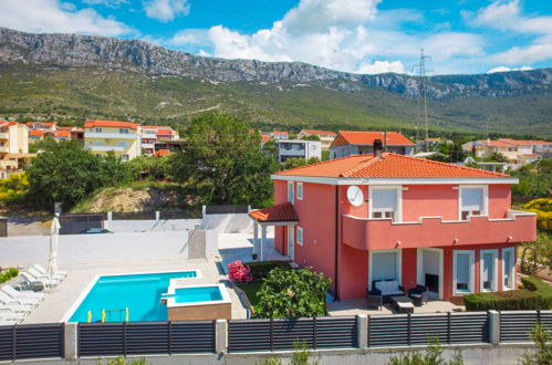 Photo 31 - Maison de 5 chambres à Kaštela avec piscine privée et jardin