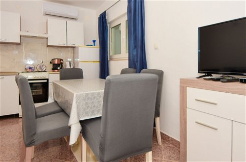 Foto 3 - Appartamento con 2 camere da letto a Jasenice con terrazza e vista mare