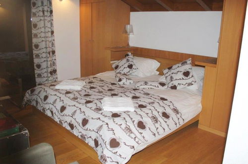 Foto 25 - Appartamento con 5 camere da letto a Zweisimmen con sauna