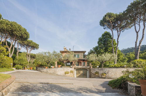 Foto 34 - Casa de 3 quartos em Camaiore com piscina privada e vistas do mar