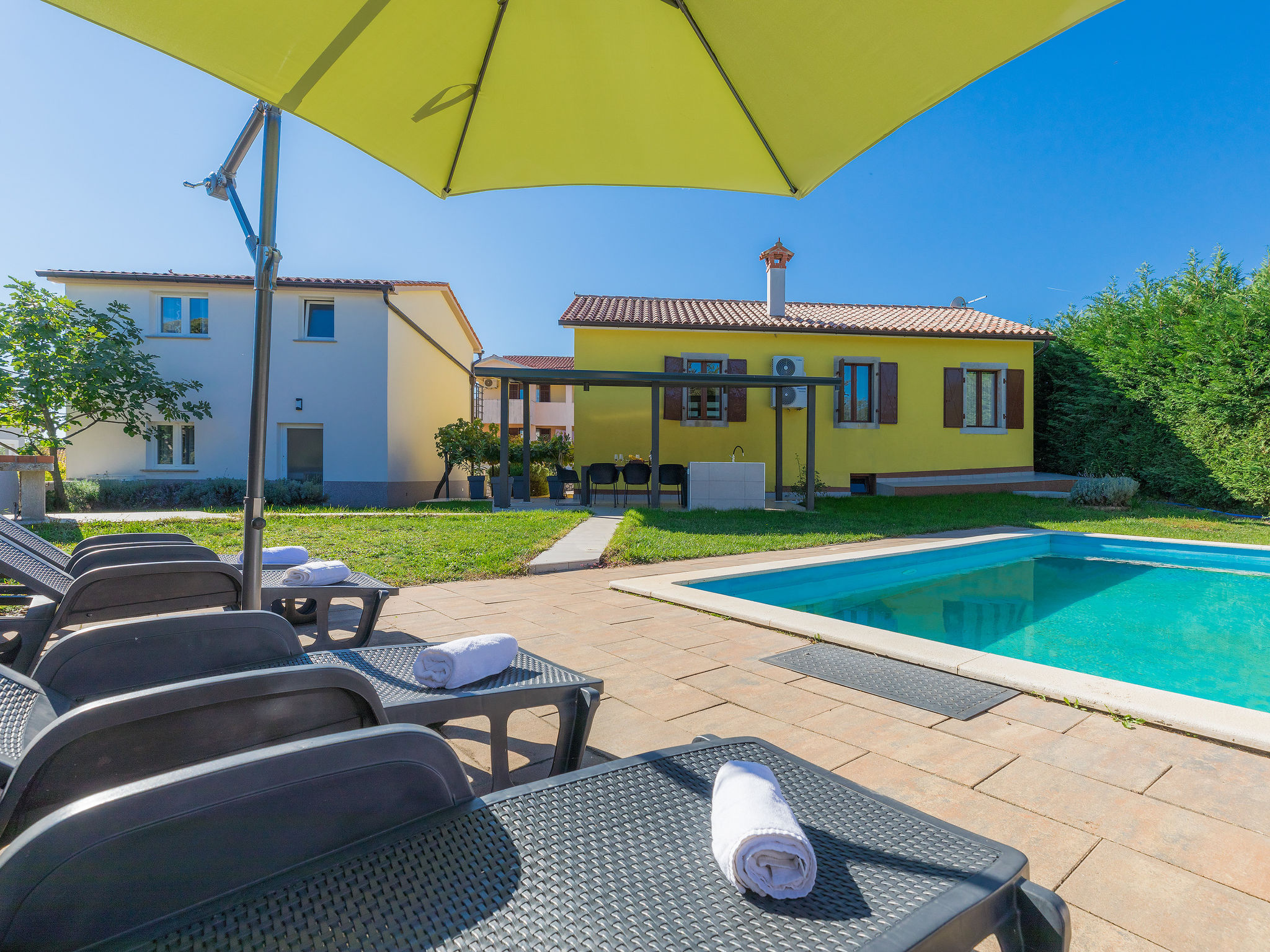 Foto 2 - Casa de 4 quartos em Sveta Nedelja com piscina privada e vistas do mar