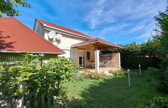 Casa de 3 quartos em Balatonfenyves com jardim e terraço - Foto 1