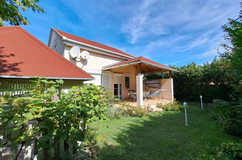 Foto 1 - Casa de 3 habitaciones en Balatonfenyves con jardín y terraza