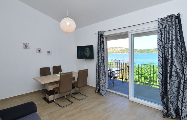 Apartamento de 2 quartos em Sibenik com jardim - Foto 16
