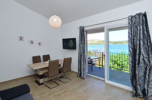 Foto 16 - Apartment mit 1 Schlafzimmer in Sibenik mit blick aufs meer