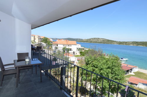 Foto 8 - Apartamento de 1 habitación en Sibenik con vistas al mar