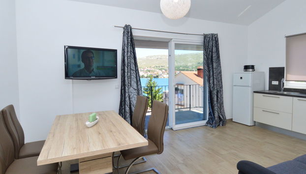 Apartamento de 2 quartos em Sibenik com jardim - Foto 4