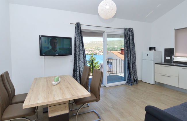 Apartamento de 2 quartos em Sibenik com jardim - Foto 4