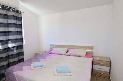 Foto 5 - Apartamento de 1 quarto em Sibenik com vistas do mar